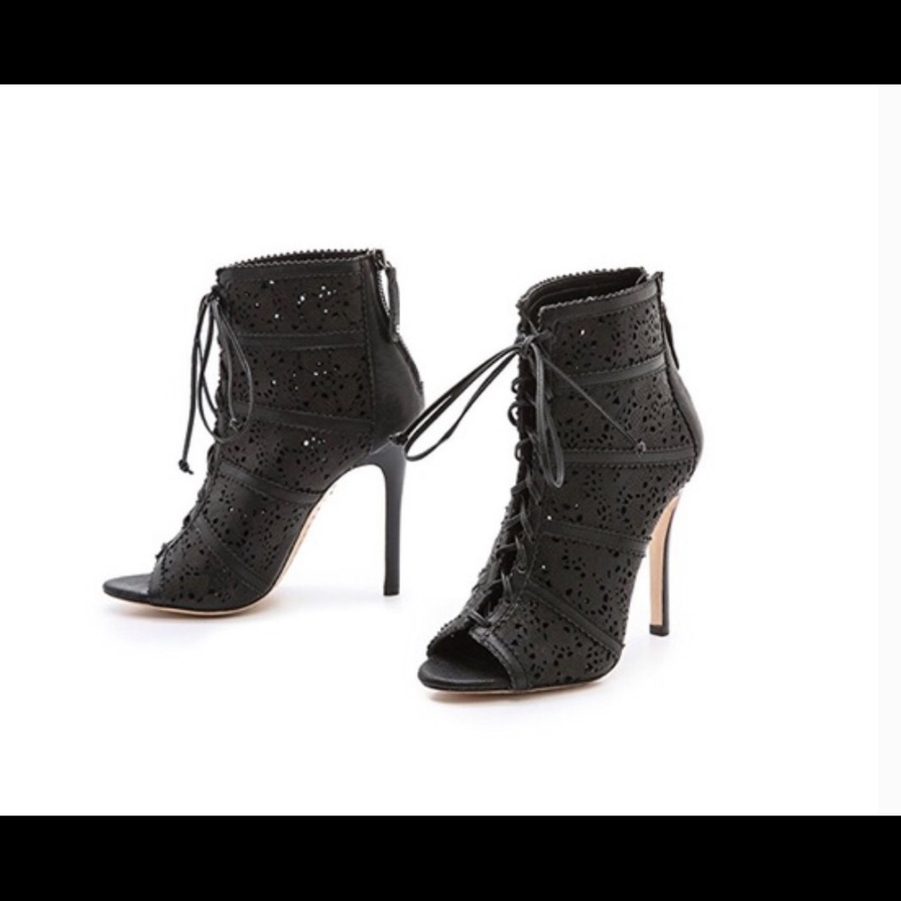 ALICE and OLIVIA Gale Leather Laser Cut Lace Up Booties Black US 7 EUR 37,5